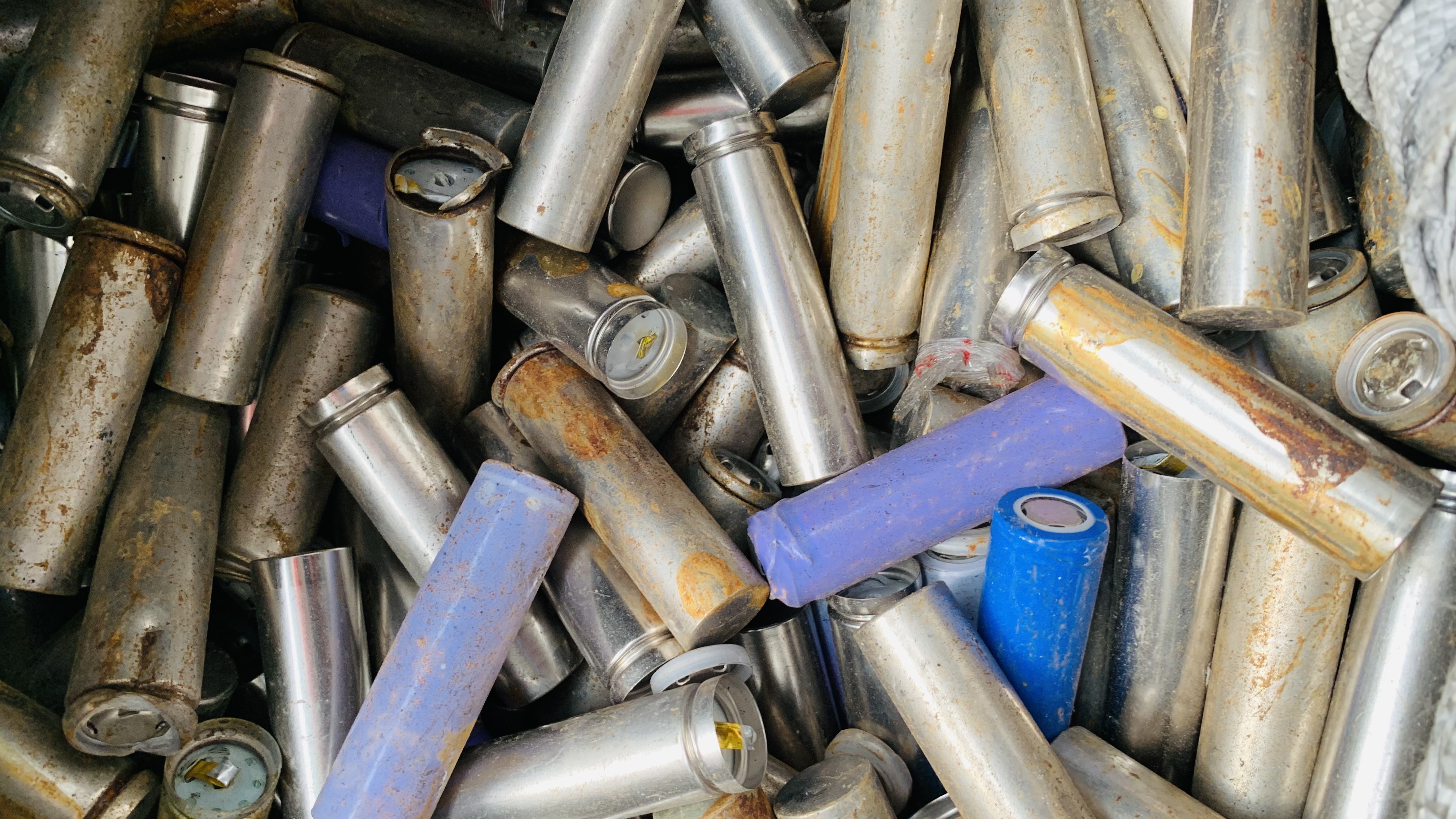 先了解锂离子电池的组成结构，才知道要回收什么物质