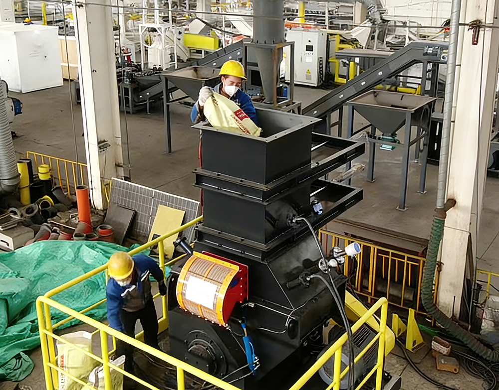 锂电池热解回收粉碎设备--单轴撕碎机